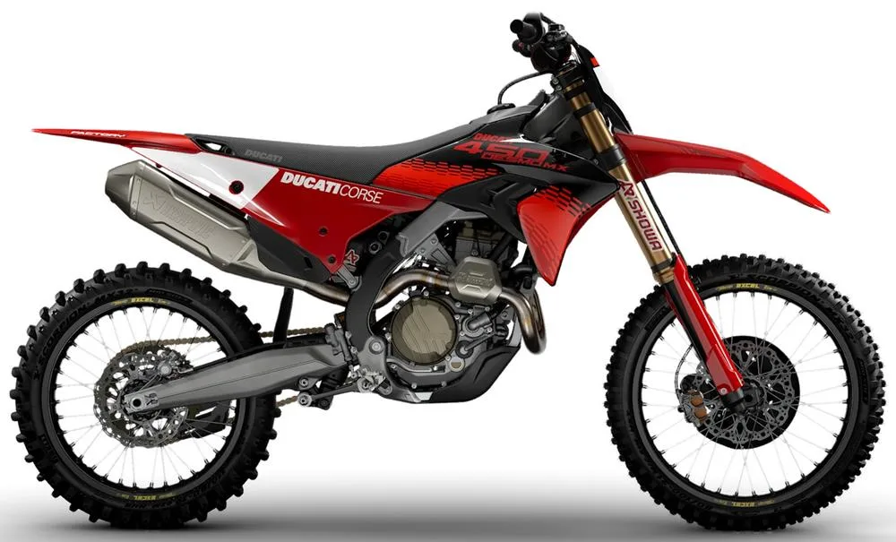 Foto de perfil del Desmo450 MX Factory 2027 en color rojo / negro.