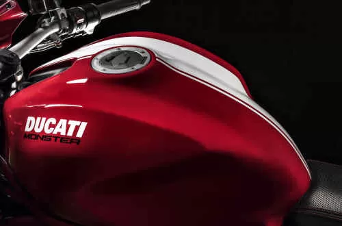 Profile photo of 1200 Monster S Stripe 2015 in color not defined.