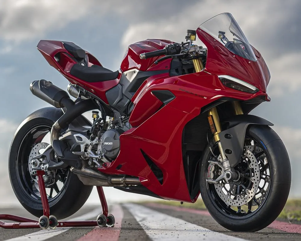 Ducati Panigale V2 S 2025 Motorcycle Specifications Price Reviews Ducati Panigale V2 S 2025 Motorcycle Specifications Price Reviews