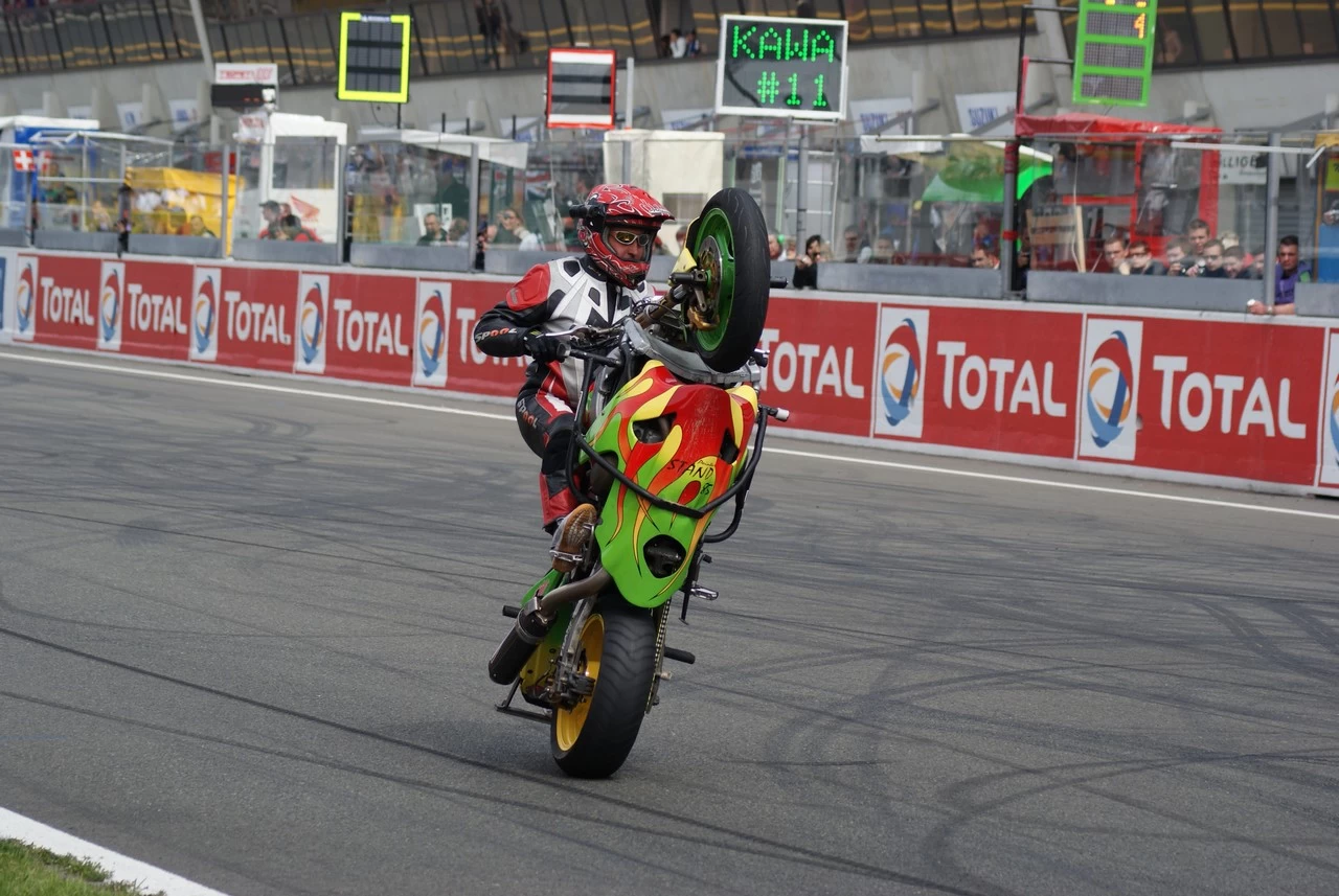 stunt | image 8