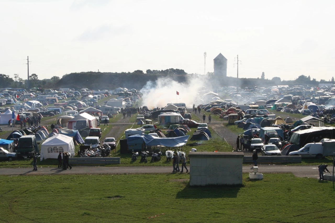 Le camp des fous