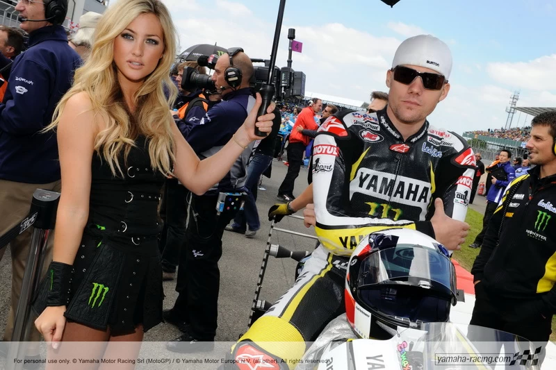 MotoGP 2010 Silverstone girls