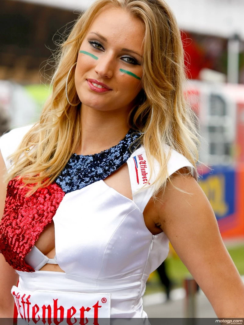 MotoGP 2011 Catalogne girls