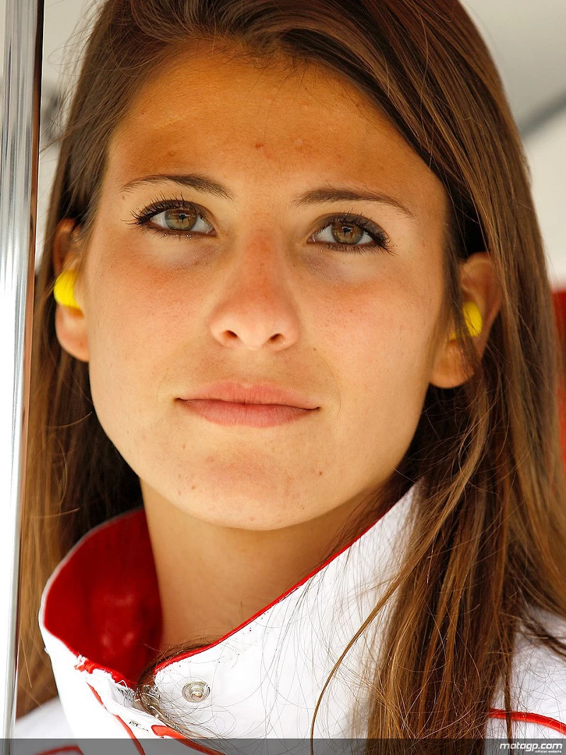 MotoGP 2012 Le Mans girls