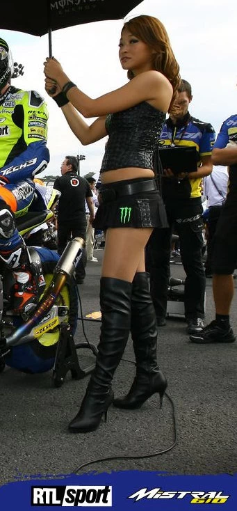 MotoGP 2012 Motegi girls