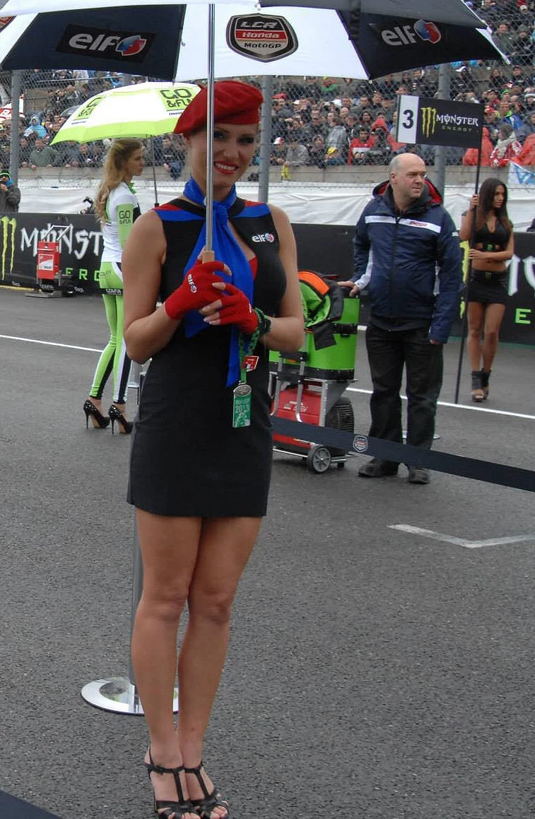 Galerie photos des grid girls du MotoGP - Manche du Mans 2013