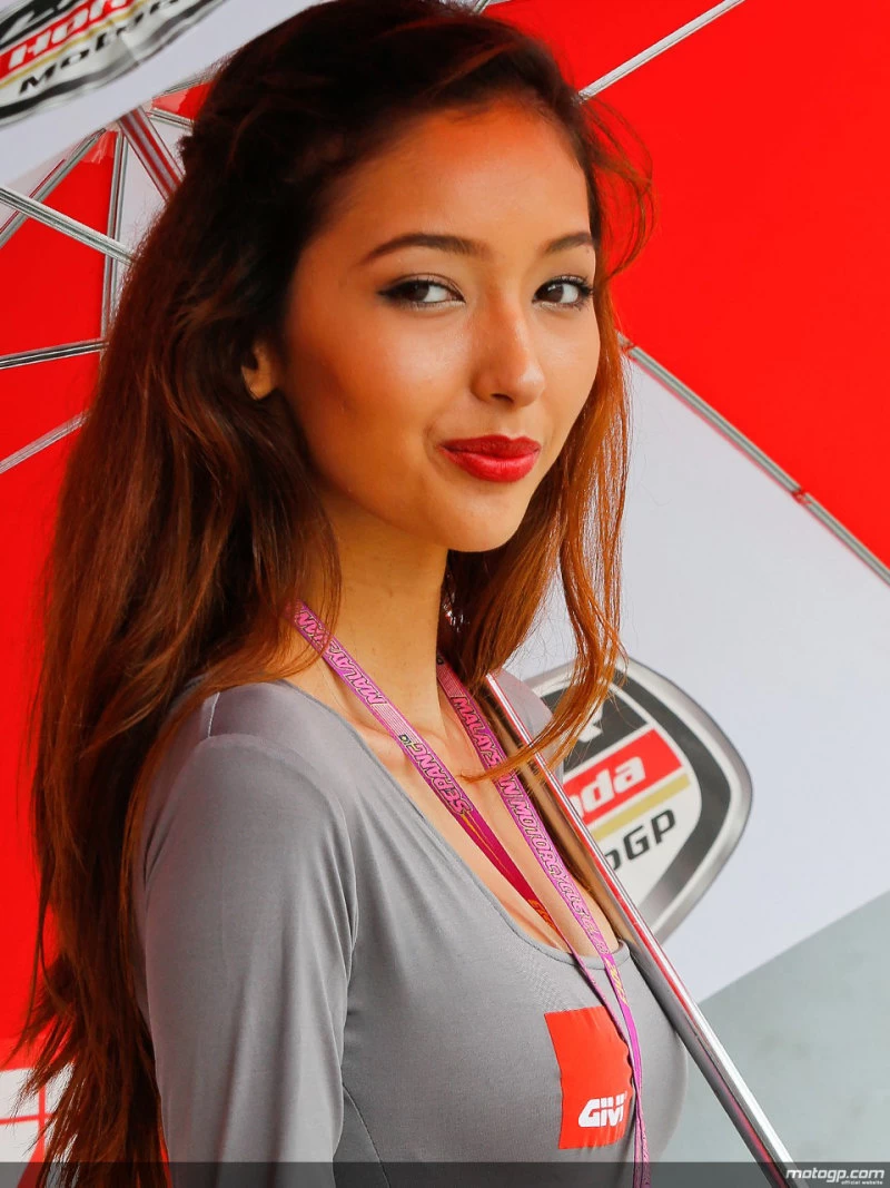 MotoGP 2013 Sepang girls
