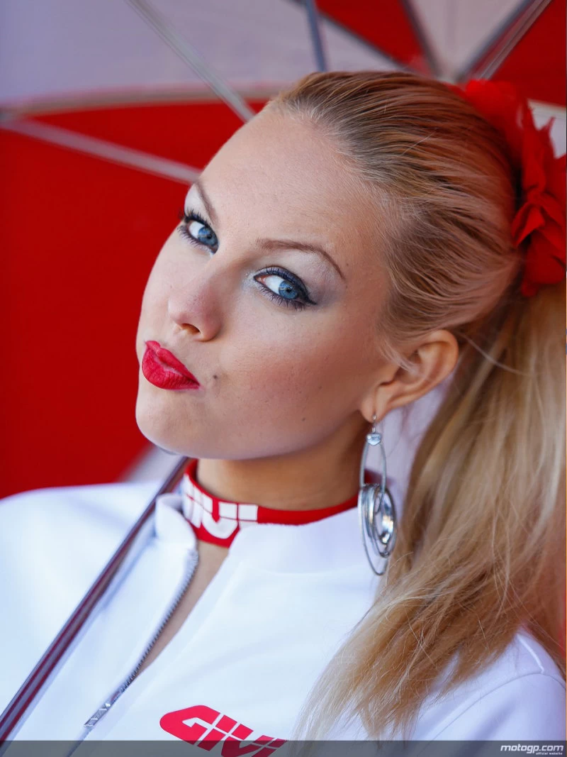 MotoGP 2013 Valence girls