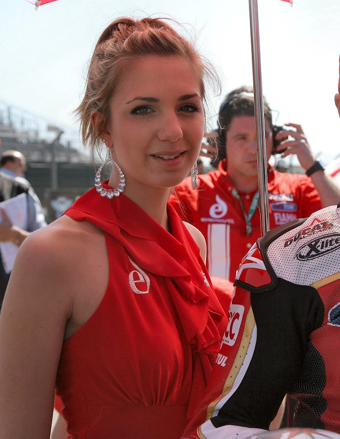 Galerie photos des grid girls du Superbike - Manche Aragon 2013