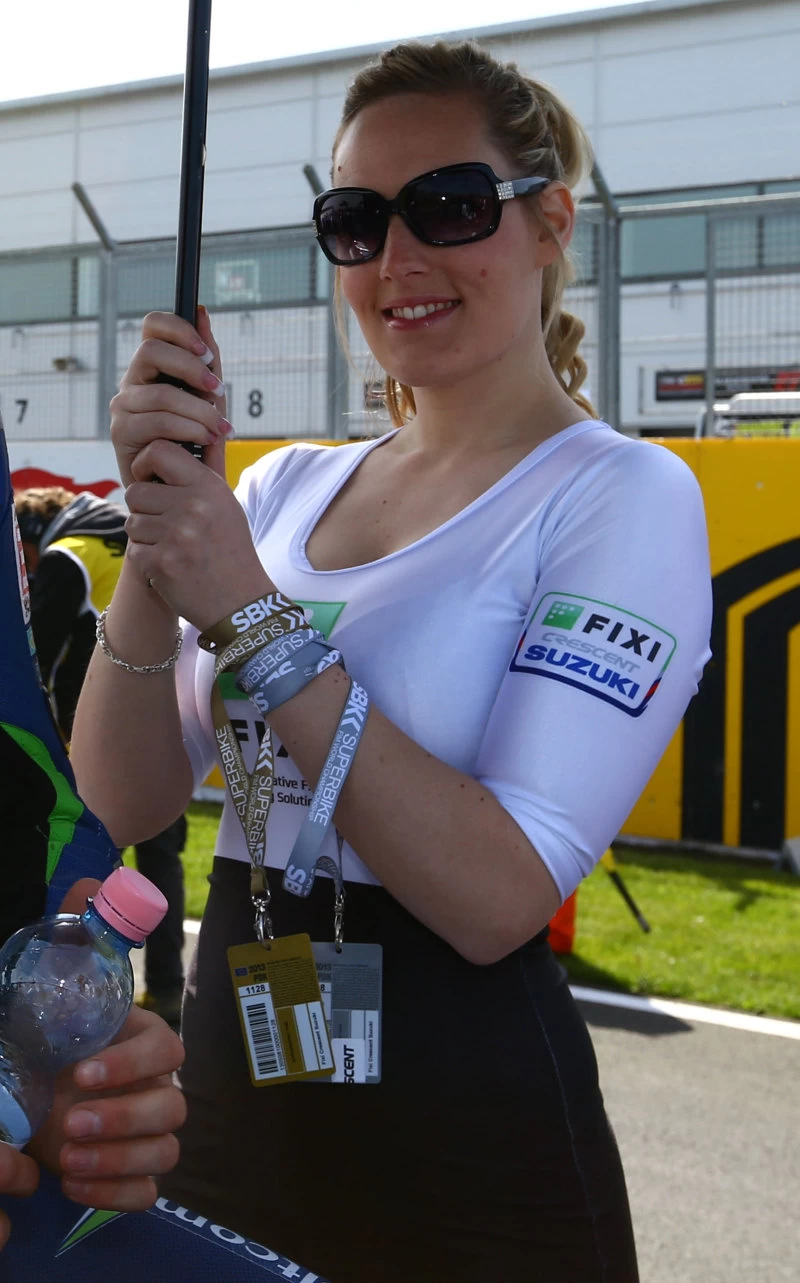 Galerie photos des grid girls du Superbike - Manche Donington 2013