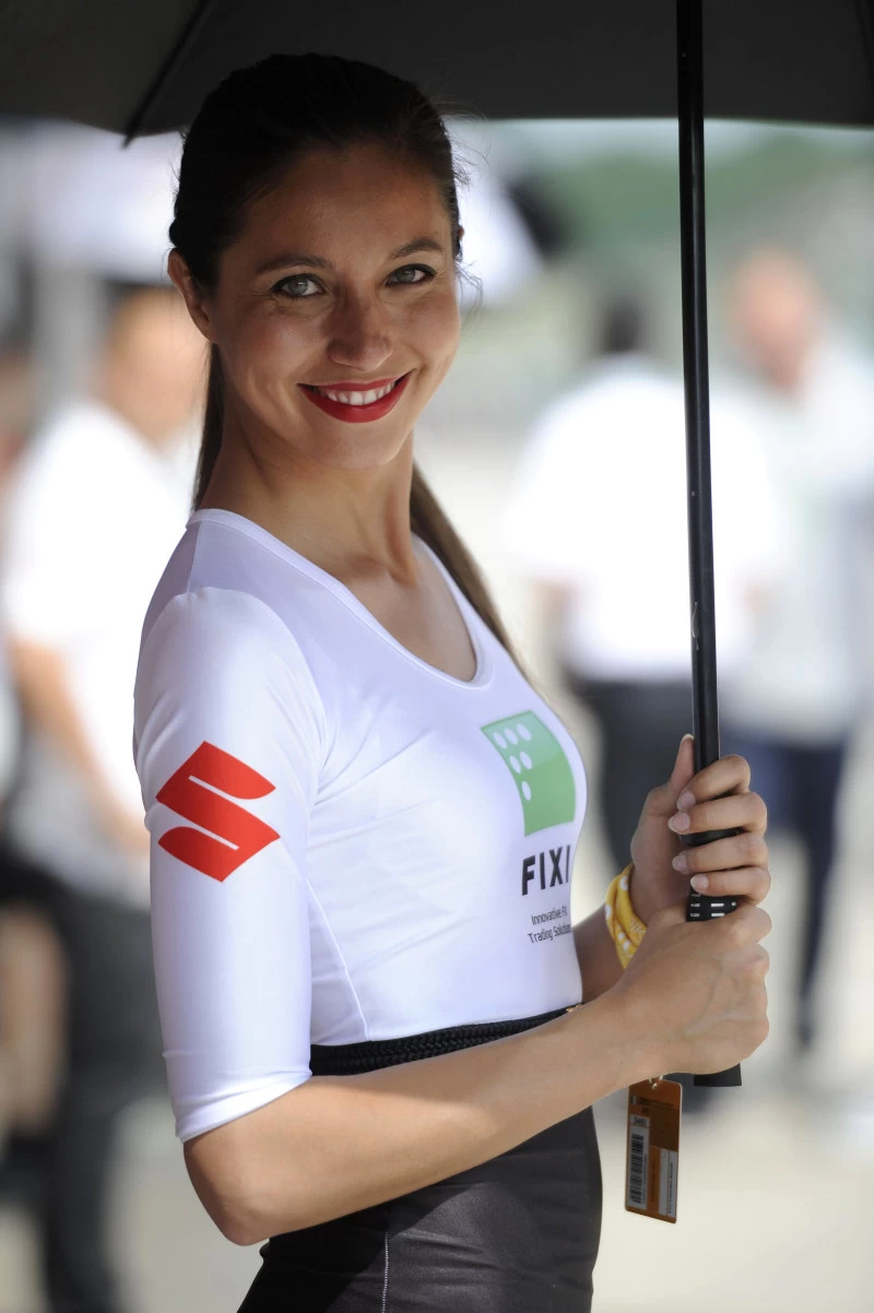 Galerie photos des grid girls du Superbike - Manche Imola 2013