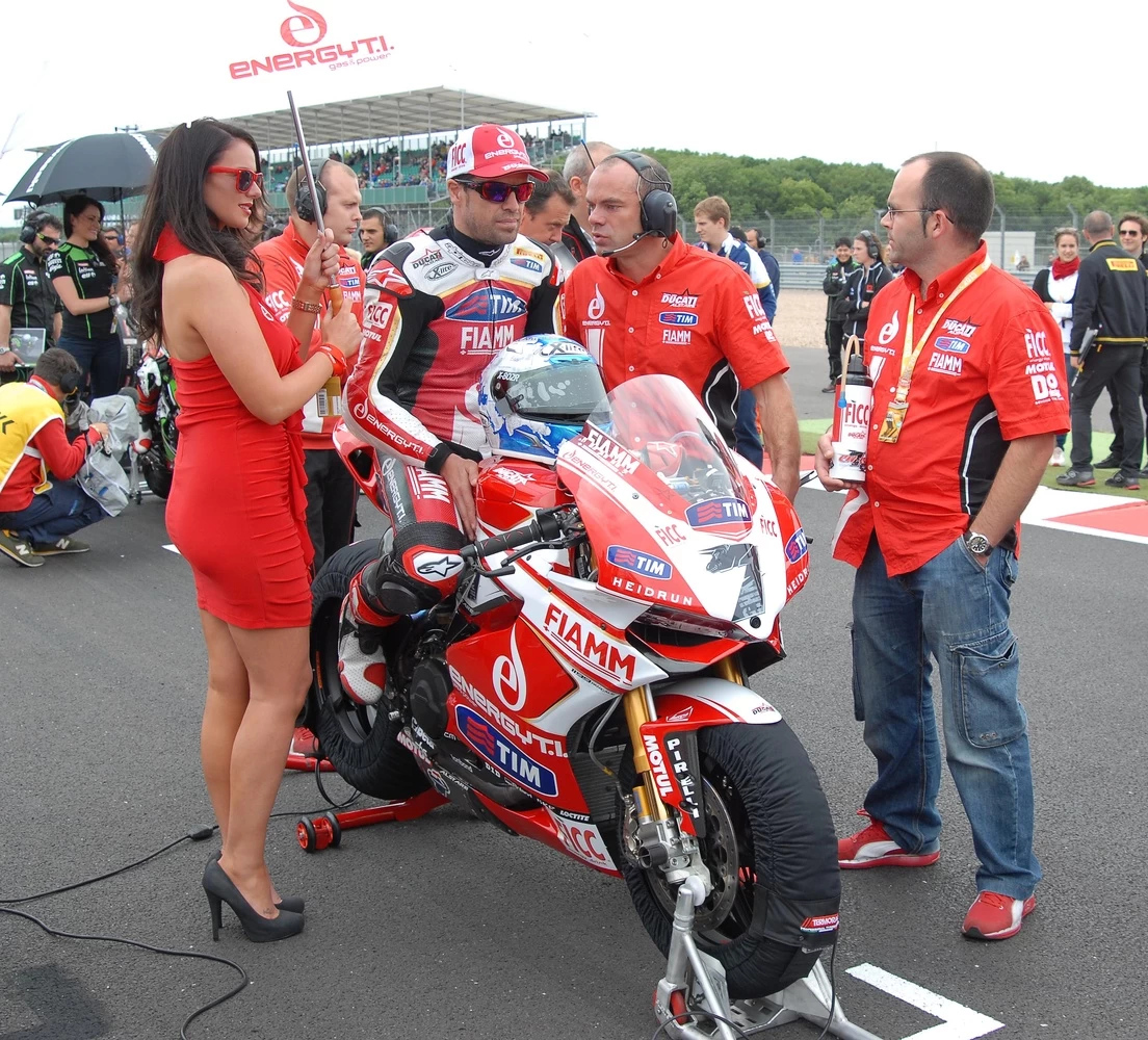 Superbike 2013 Silverstone girls