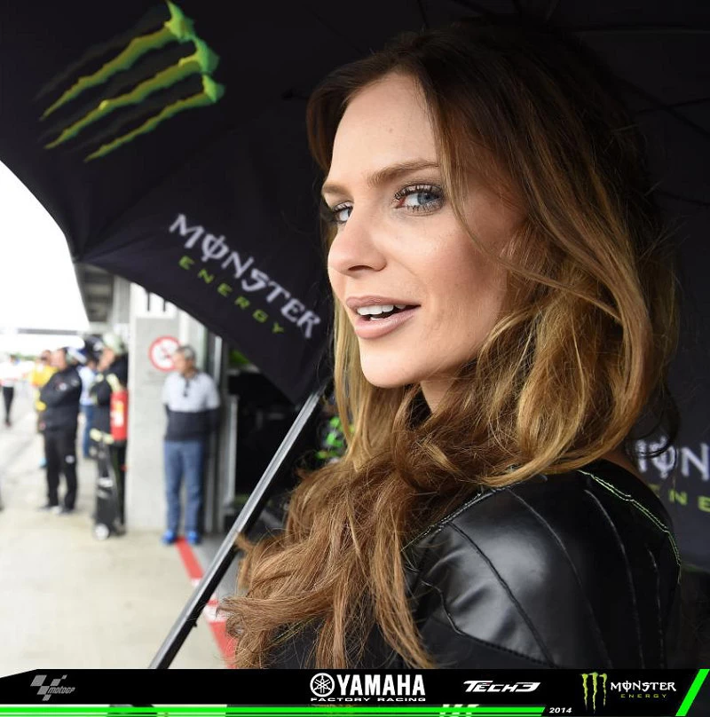 Galerie photos des grid girls du MotoGP - Manche de la République Tchèque 2014