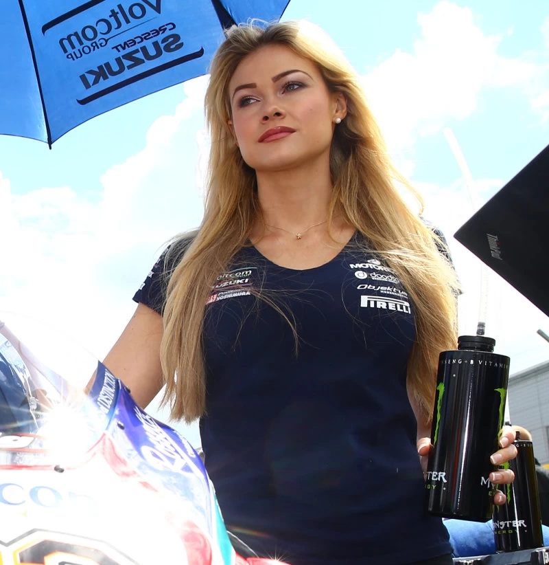 Galerie photos des grid girls du Superbike - Manche Donington 2014