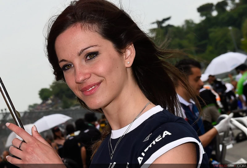 Galerie photos des grid girls du Superbike - Manche Imola 2014