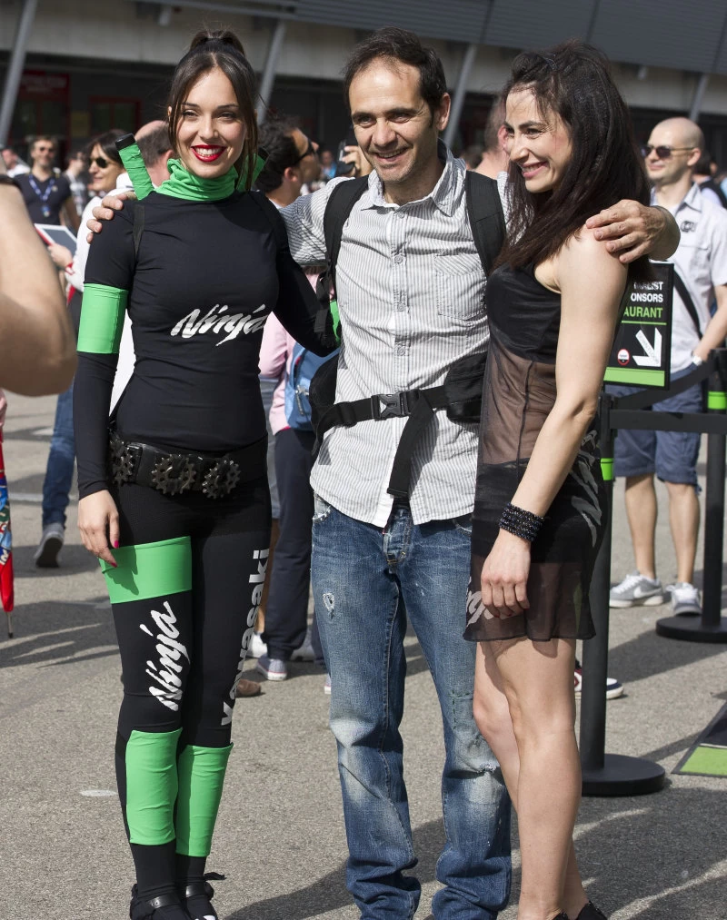 Galerie photos des grid girls du Superbike - Manche Imola 2014
