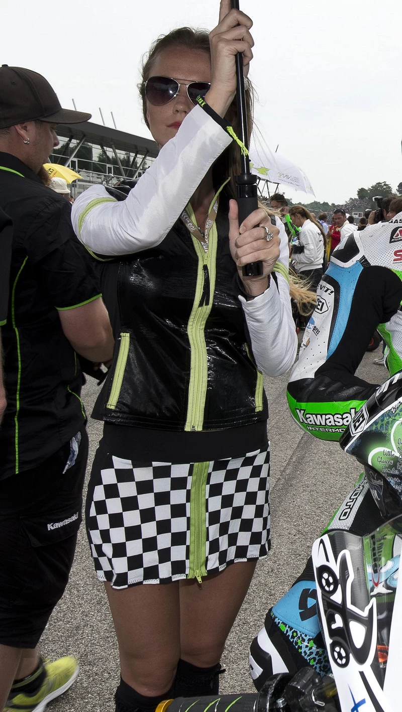 Galerie photos des grid girls du Superbike - Manche Imola 2014