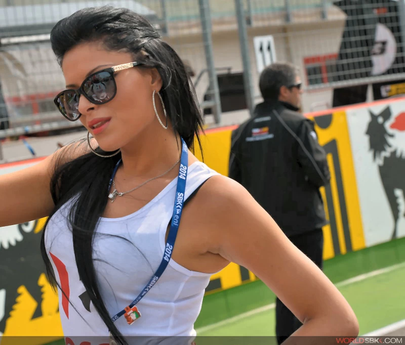 Galerie photos des grid girls du Superbike - Manche Imola 2014