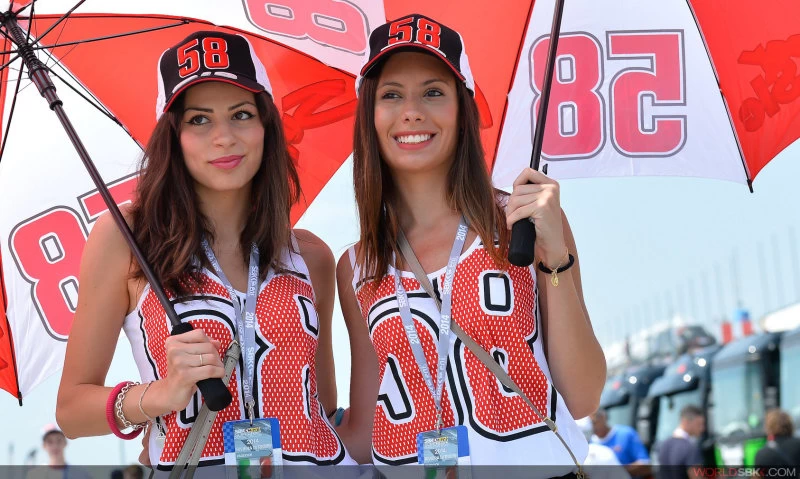 Galerie photos des grid girls du Superbike - Manche Misano 2014