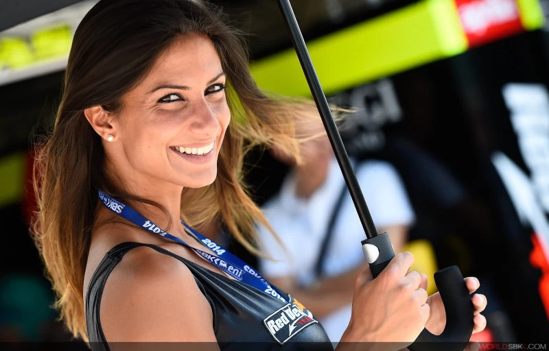 Galerie photos des grid girls du Superbike - Manche Misano 2014