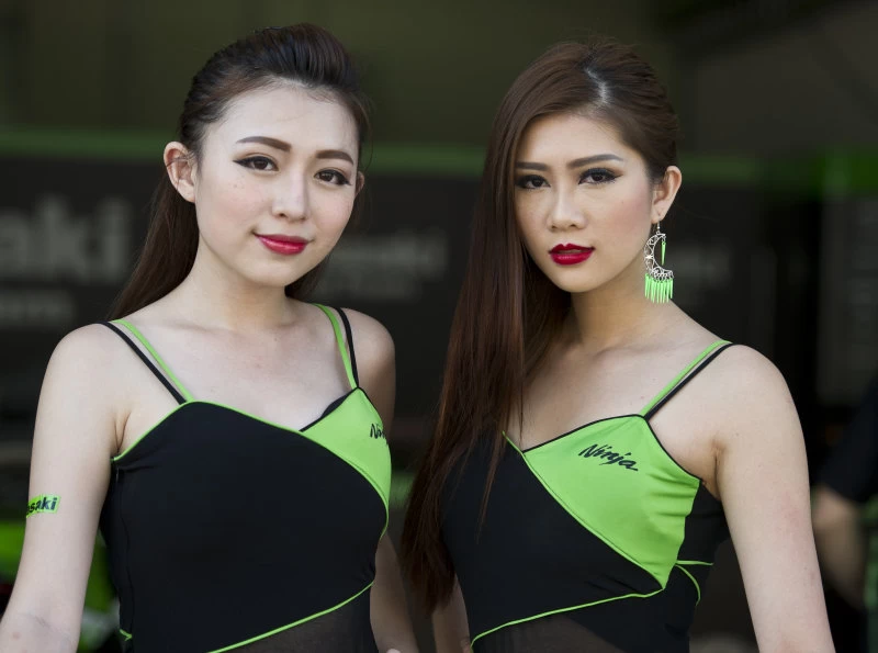 Galerie photos des grid girls du Superbike - Manche Sepang 2014
