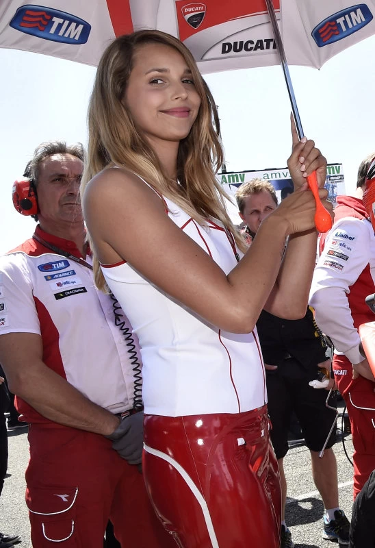 Galerie photos des grid girls du MotoGP - Manche France / Le Mans 2015