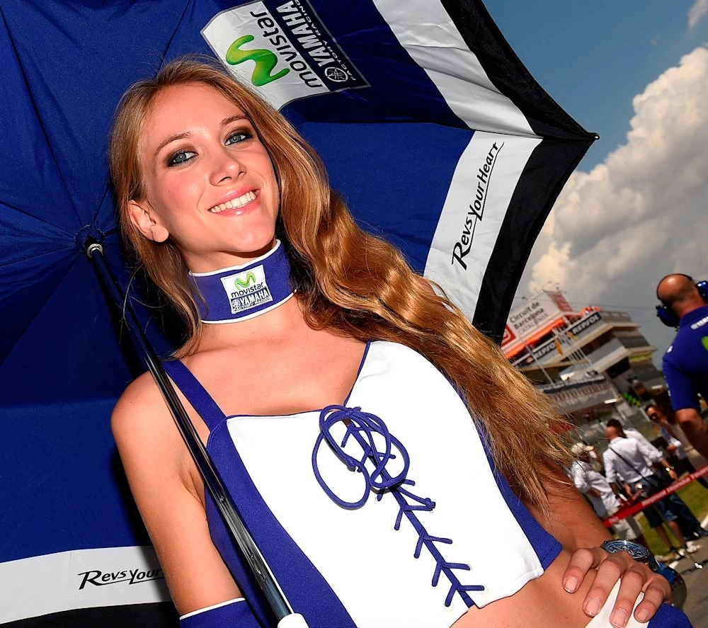 Galerie photos des grid girls du MotoGP - Manche Sachsenring 2015
