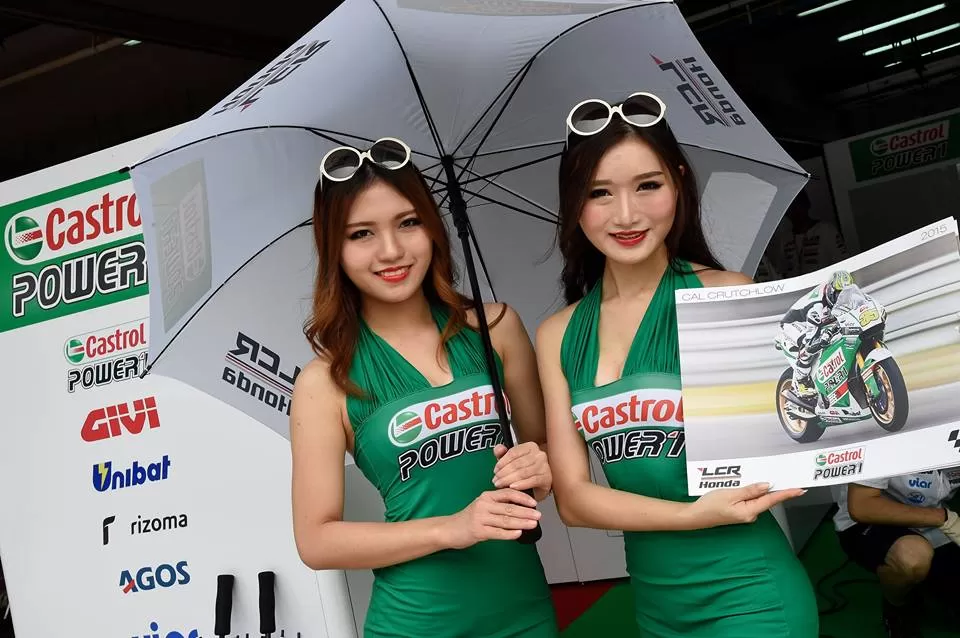 Galerie photos des grid girls du MotoGP - Manche Sepang 2015