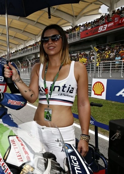 Galerie photos des grid girls du MotoGP - Manche Sepang 2015