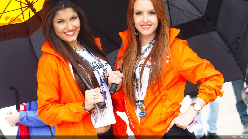 Galerie photos des grid girls du Superbike - Manche Aragon 2015