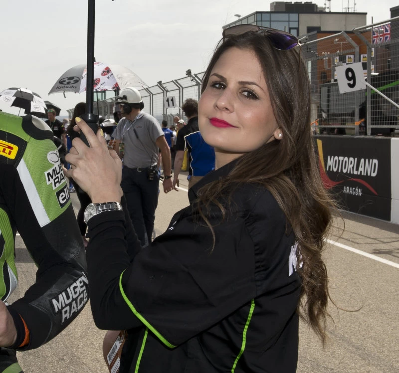 Galerie photos des grid girls du Superbike - Manche Aragon 2015