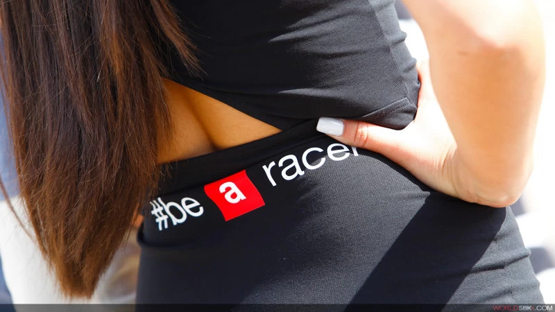 Galerie photos des grid girls du Superbike - Manche Aragon 2015