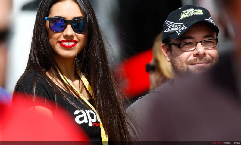 Galerie photos des grid girls du Superbike - Manche Aragon 2015
