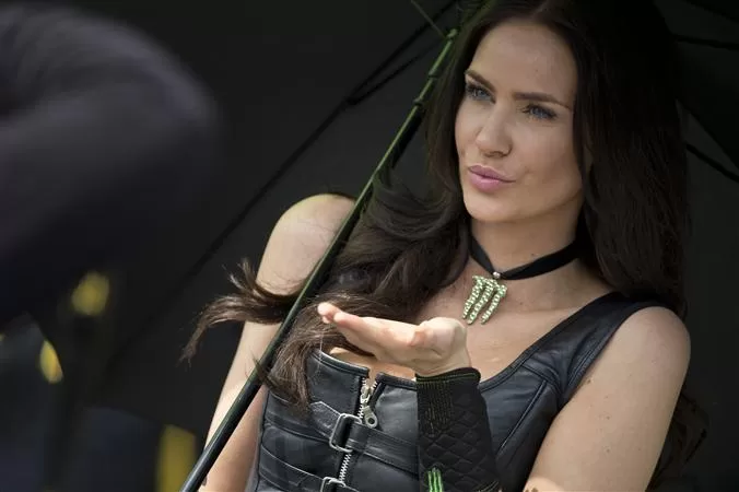 Galerie photos des grid girls du Superbike - Manche Assen 2015
