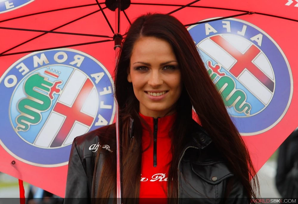 Galerie photos des grid girls du Superbike - Manche Donington 2015