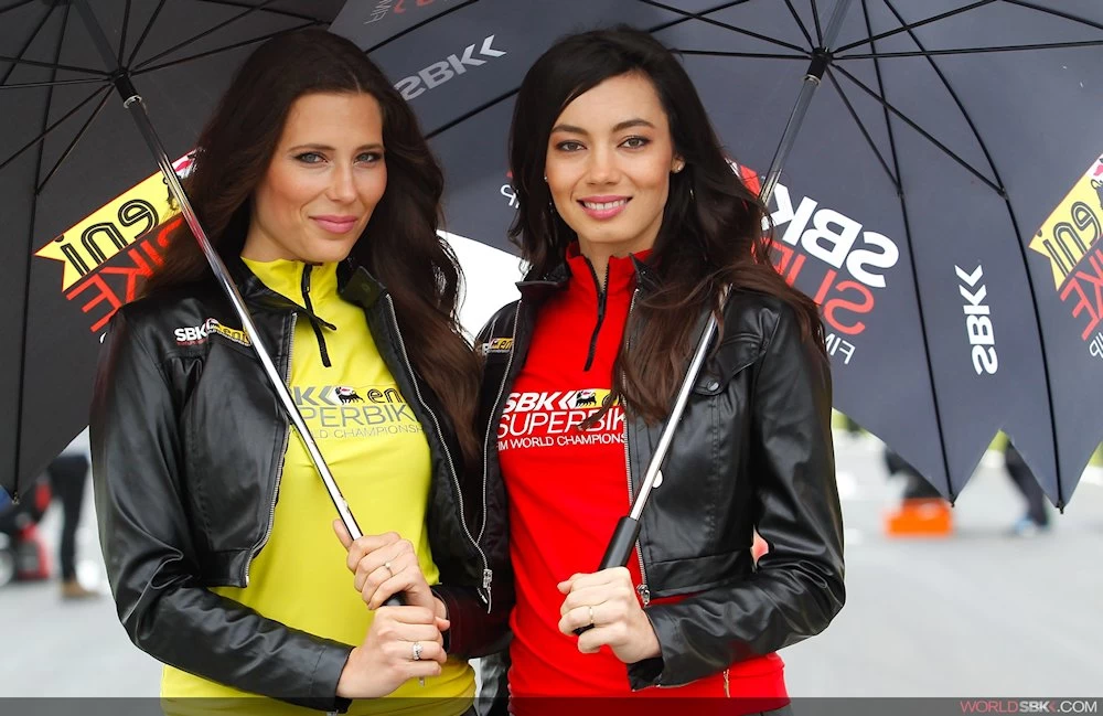 Galerie photos des grid girls du Superbike - Manche Donington 2015