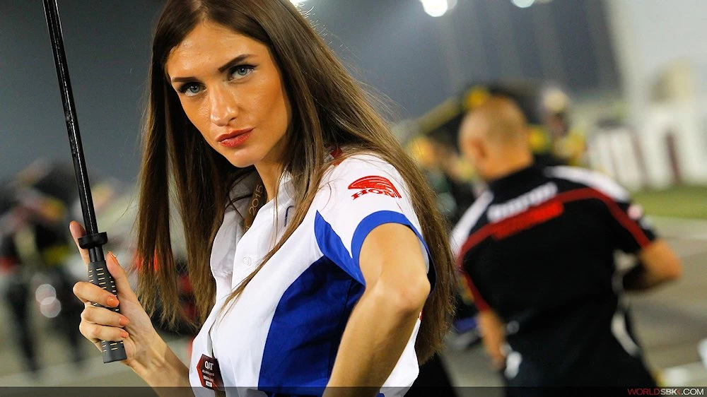 Galerie photos des grid girls du Superbike - Manche Losail 2015