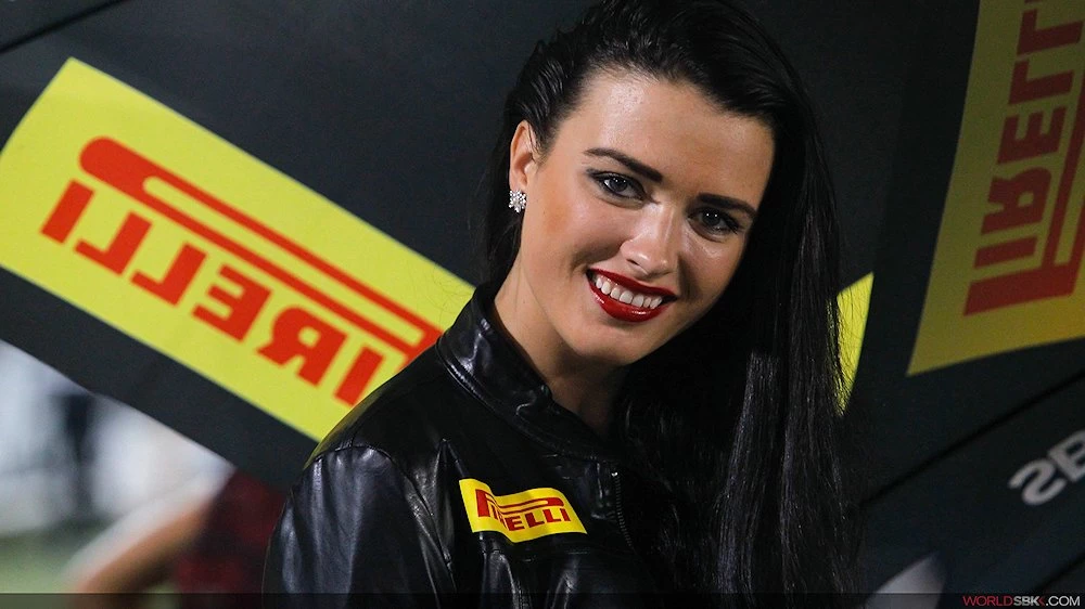 Galerie photos des grid girls du Superbike - Manche Losail 2015