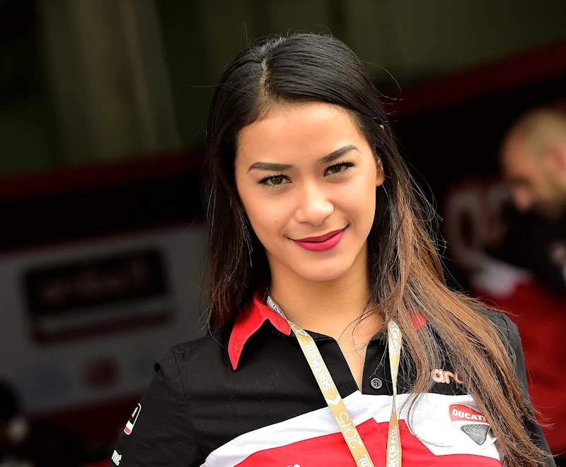 Galerie photos des grid girls du Superbike - Manche Sepang 2015