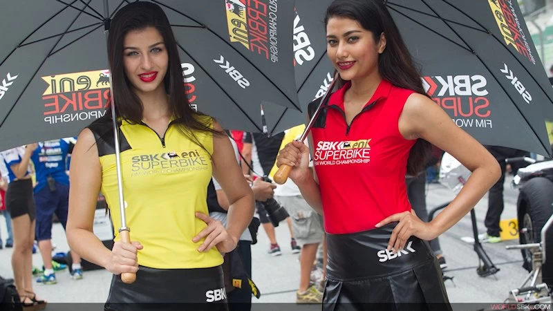 Galerie photos des grid girls du Superbike - Manche Sepang 2015