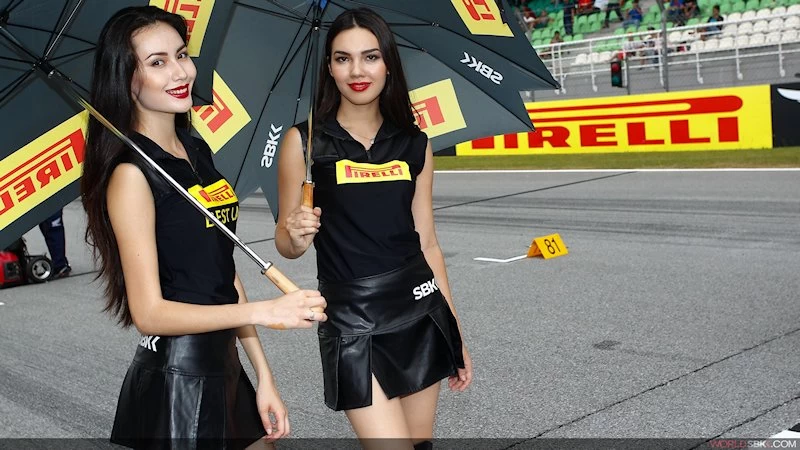 Galerie photos des grid girls du Superbike - Manche Sepang 2015