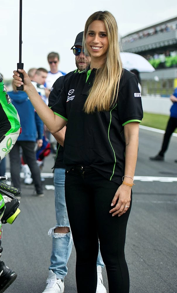 Galerie photos des grid girls du Superbike - Manche Donington 2016