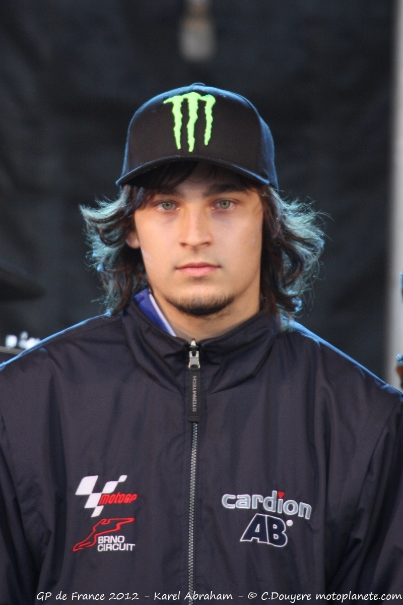 Paddock Pilotes et Girls