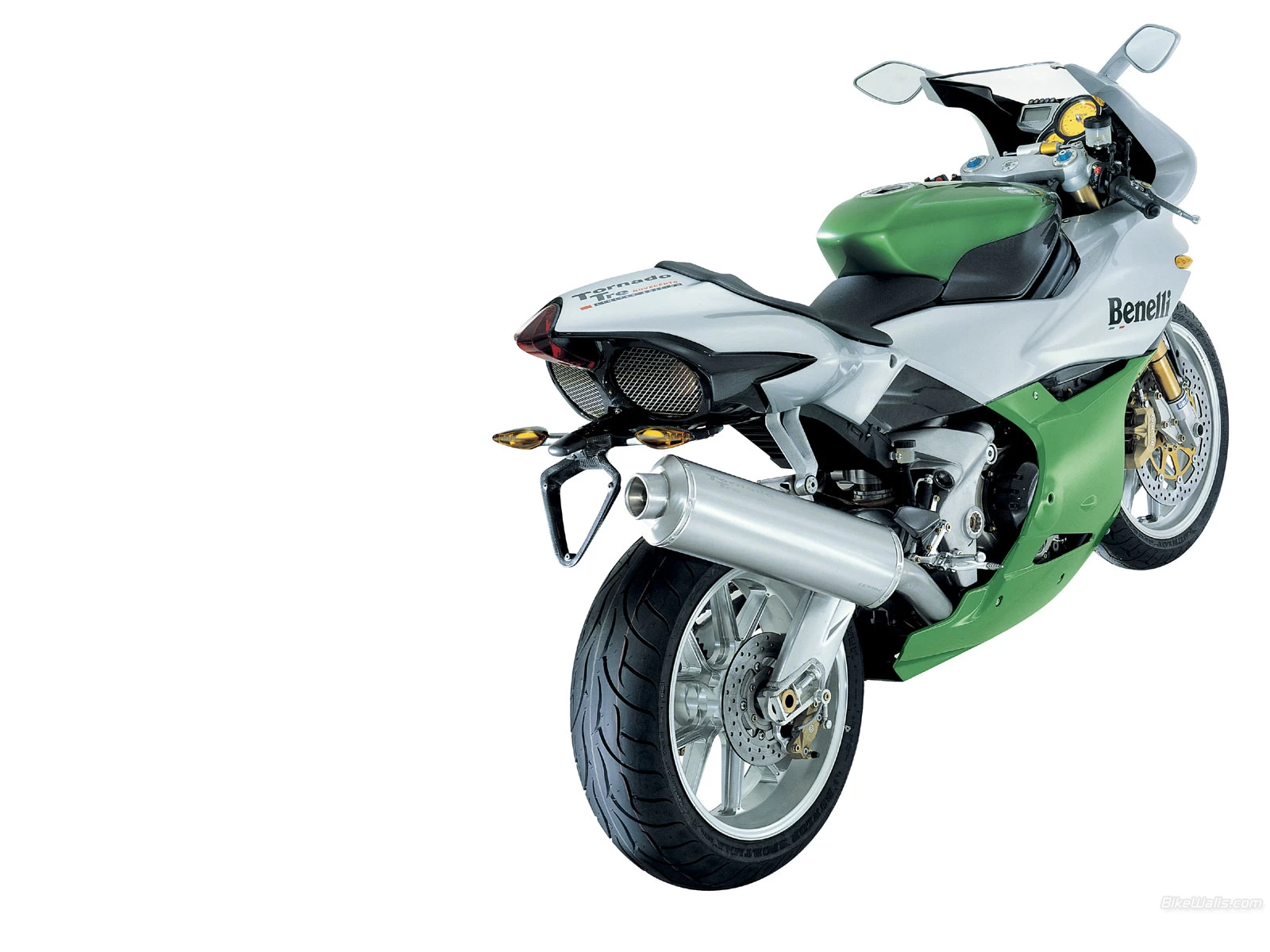 TORNADO 900