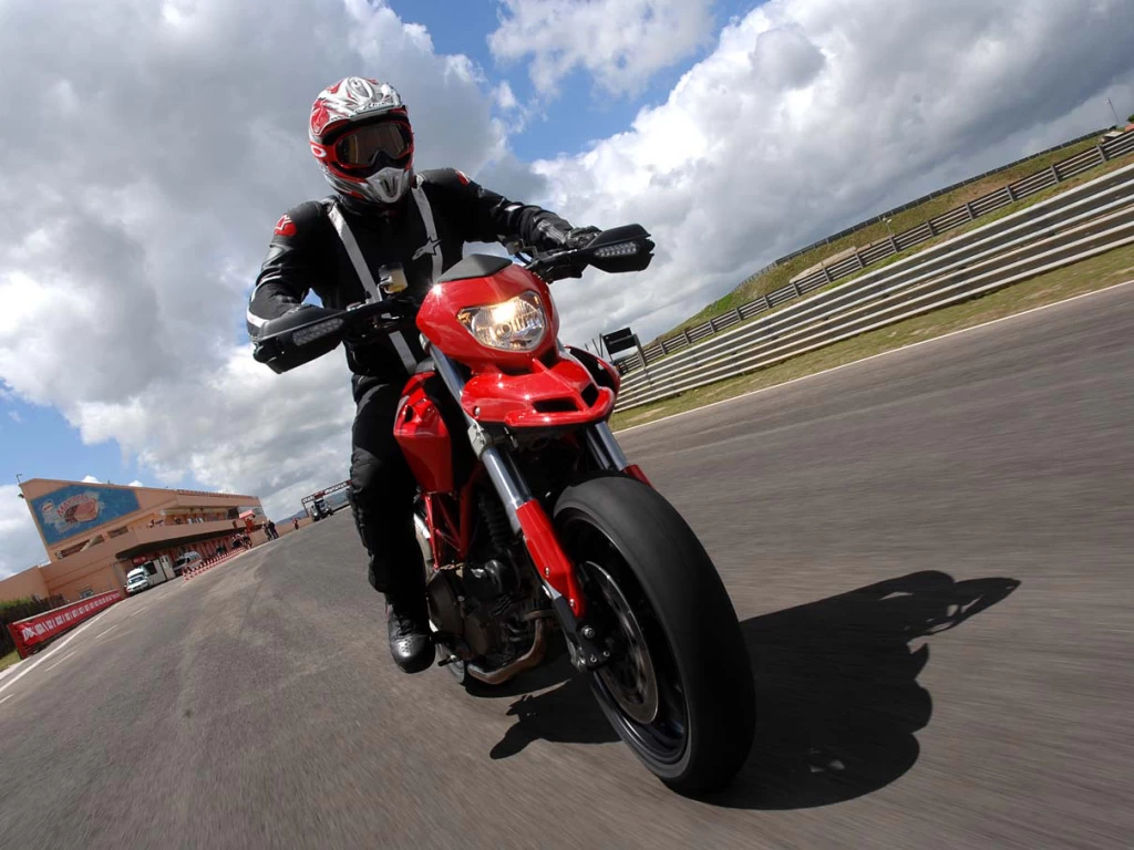 HYPERMOTARDS
