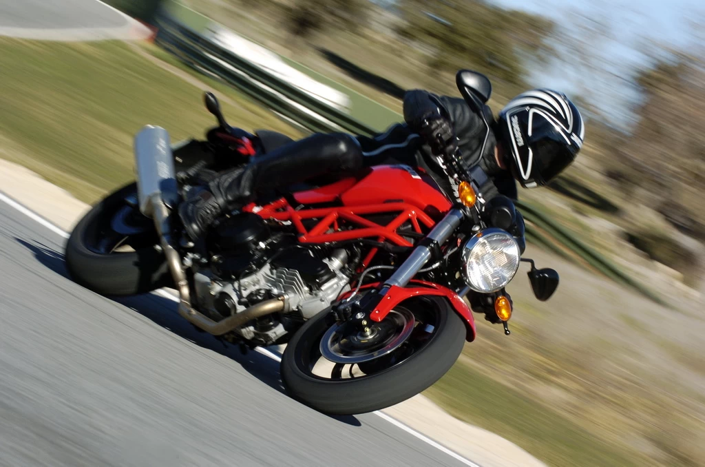 MONSTER 695