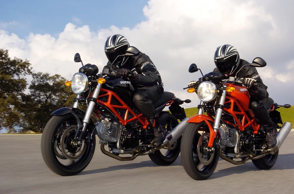 MONSTER 695