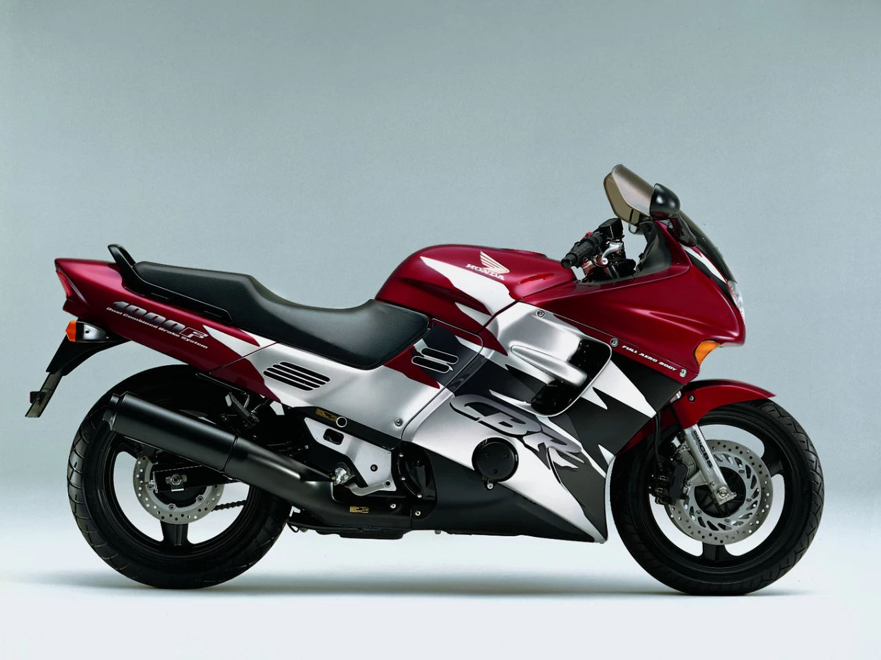 CBR 1000 F | image 1