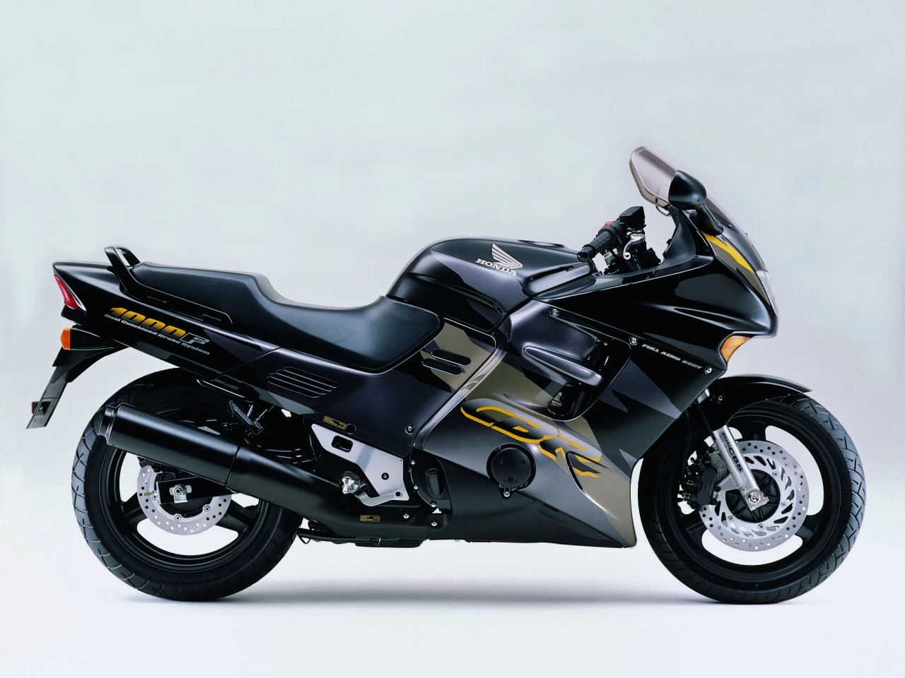 CBR 1000 F