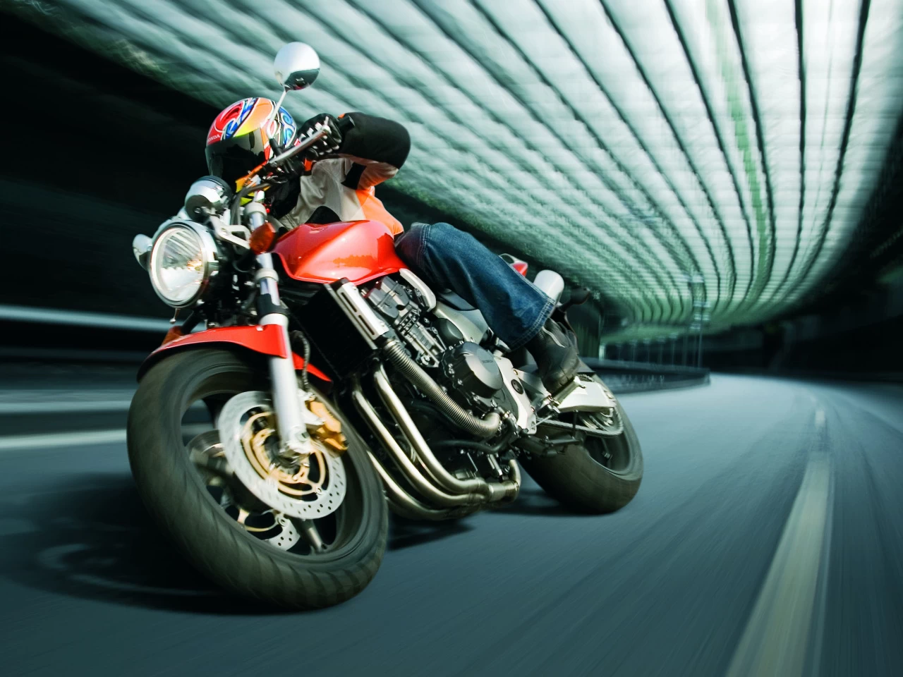 Hornet 900
